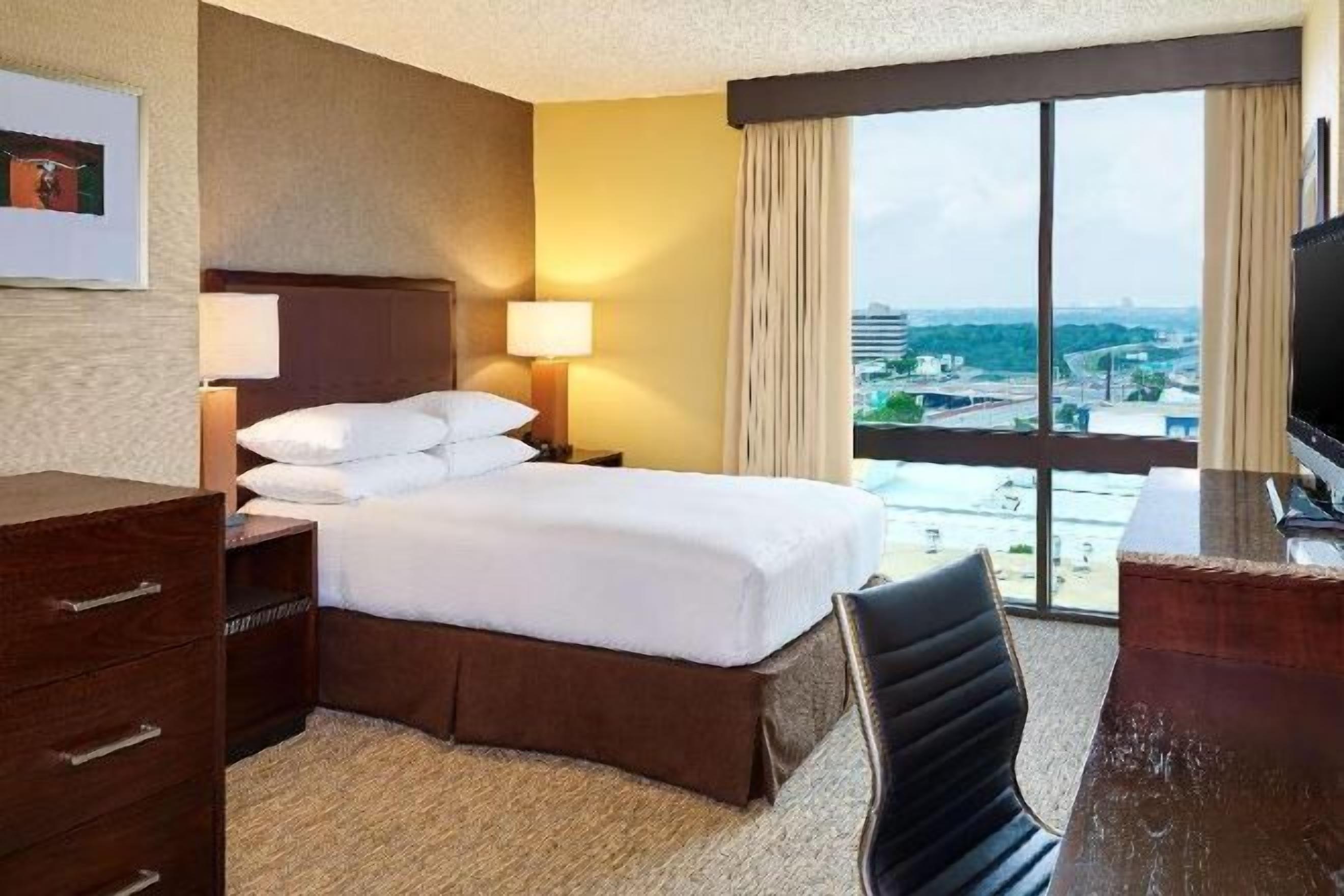 Pillowtop beds, in-room safe, desk, laptop workspace