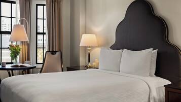 Studio, 1 Queen Bed | Hypo-allergenic bedding, pillow-top beds, blackout curtains, free WiFi