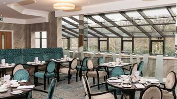 Daily full breakfast (GBP 18.00 per person)
