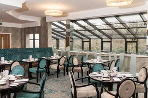 Daily full breakfast (GBP 18.00 per person) - Stormont Hotel (Belfast)