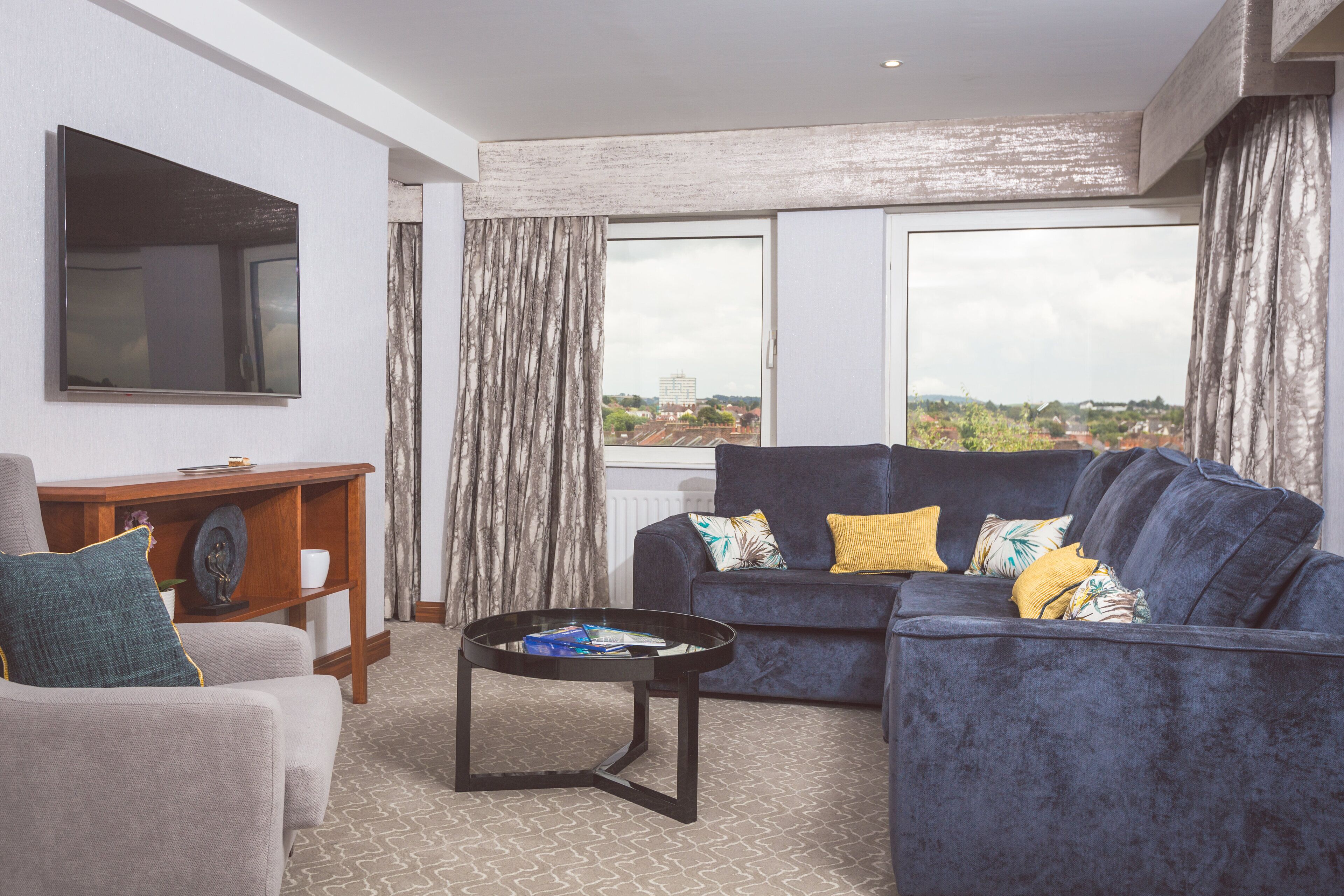 in-room safe, desk, laptop workspace, blackout curtains