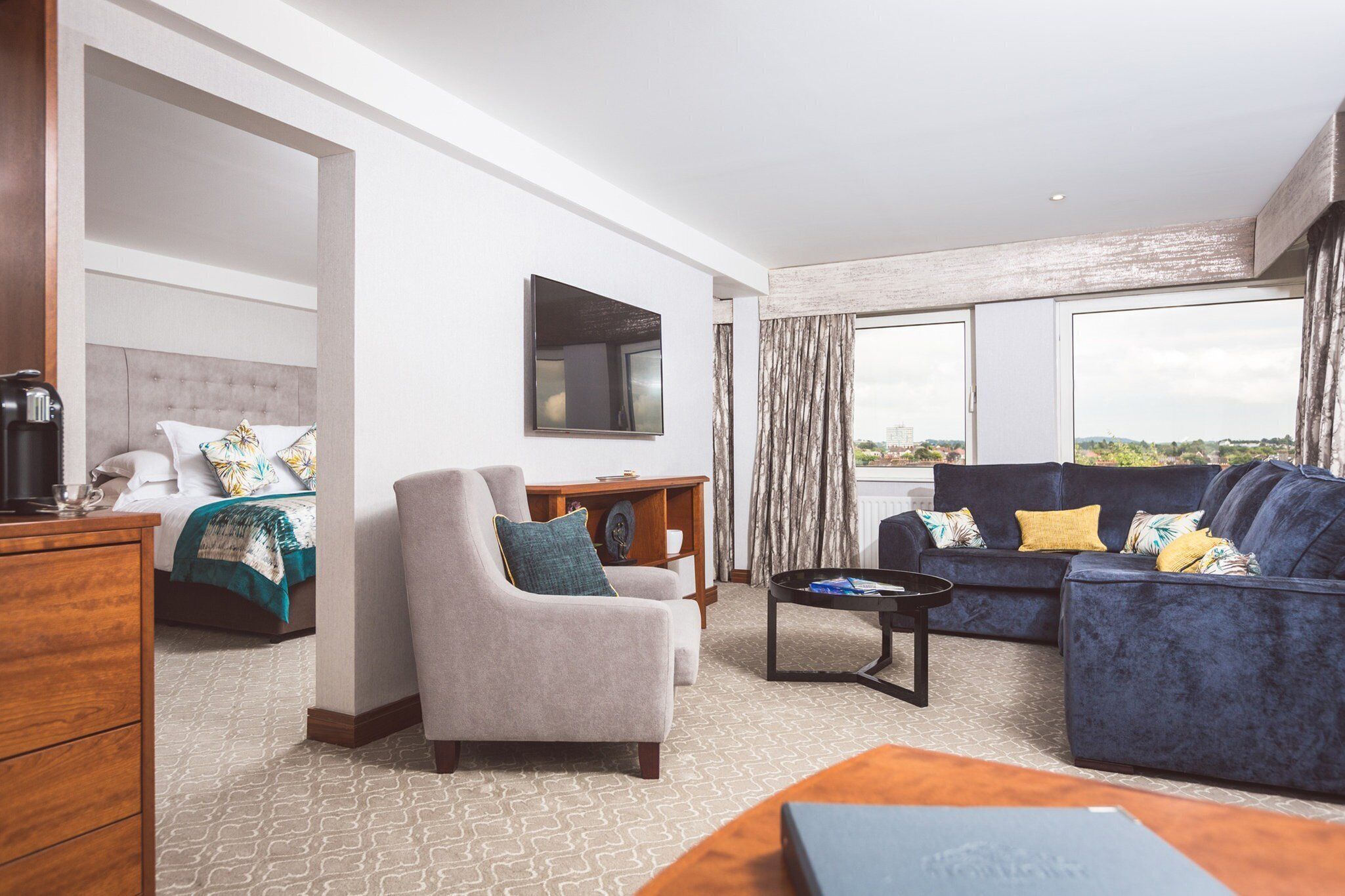 in-room safe, desk, laptop workspace, blackout curtains