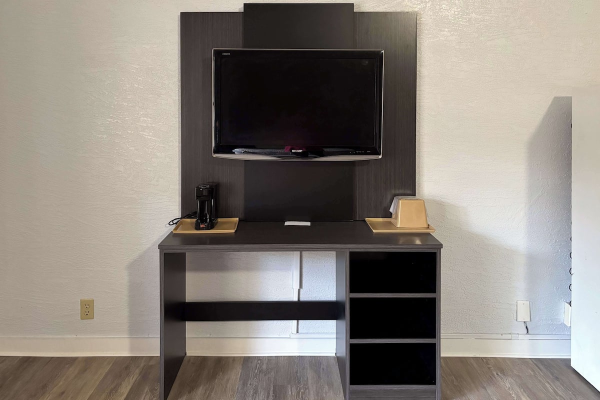 Iron/ironing board, free WiFi, bed sheets, alarm clocks