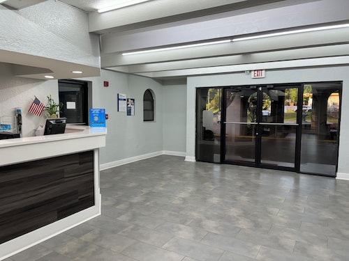 Studio 6 Tallahassee, FL – North Monroe