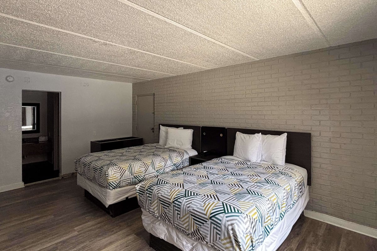 Iron/ironing board, free WiFi, bed sheets, alarm clocks