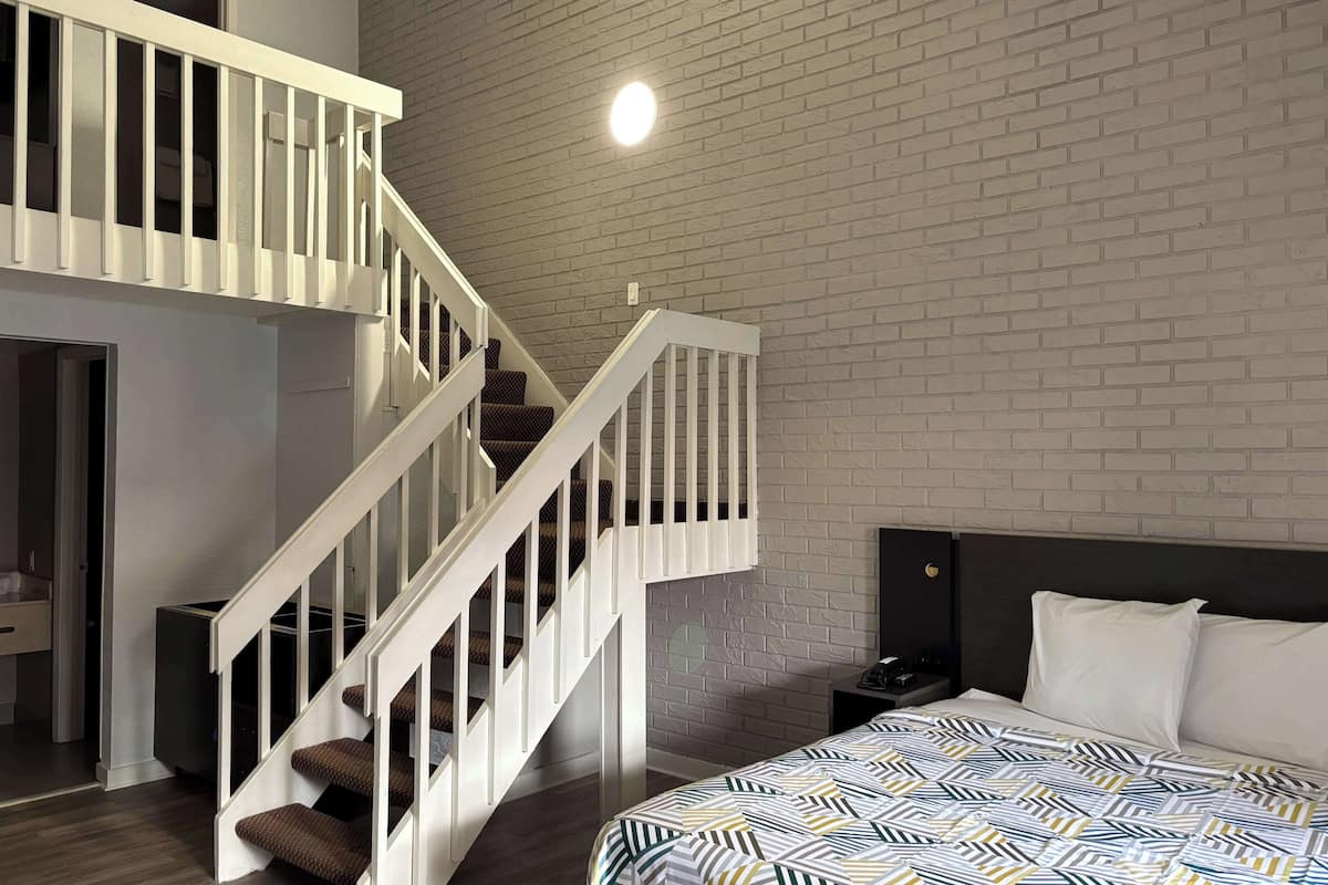 Iron/ironing board, free WiFi, bed sheets, alarm clocks