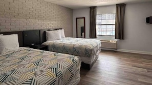 Bügeleisen/Bügelbrett, kostenloses WLAN, Bettwäsche, Wecker