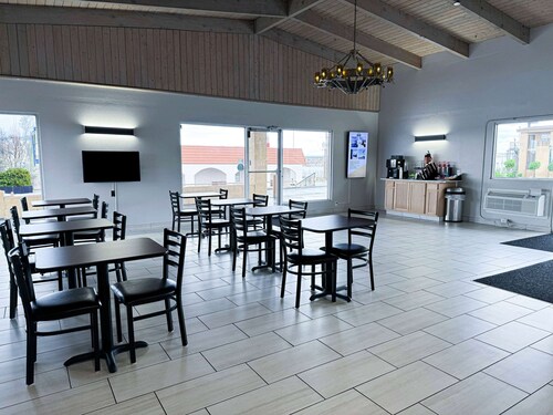 Days Inn & Suites by Wyndham Santa Rosa