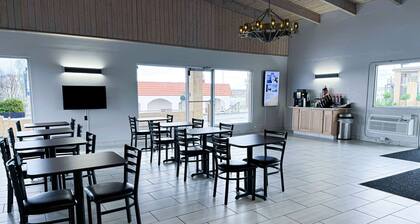 Days Inn & Suites by Wyndham Santa Rosa