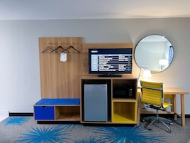 Pillowtop beds, minibar, desk, laptop workspace