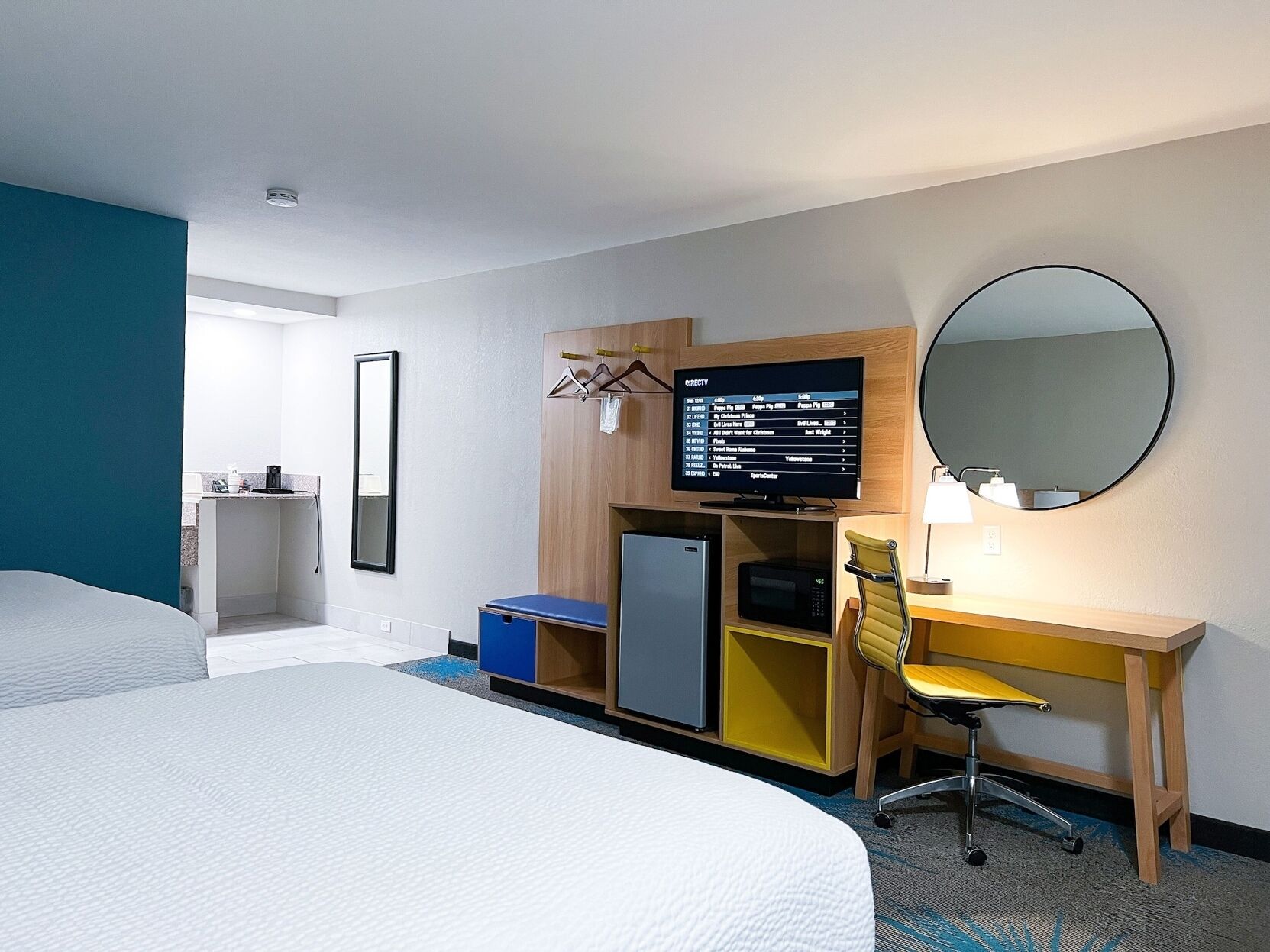 Pillowtop beds, minibar, desk, laptop workspace