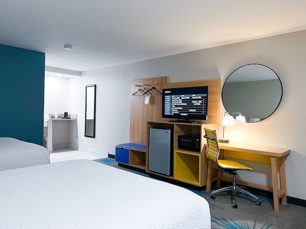 Minibar, bureau, espace de travail pour ordinateurs portables