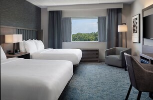 Premium bedding, in-room safe, desk, laptop workspace