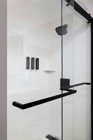 Set di cortesia gratuito, asciugacapelli, asciugamani