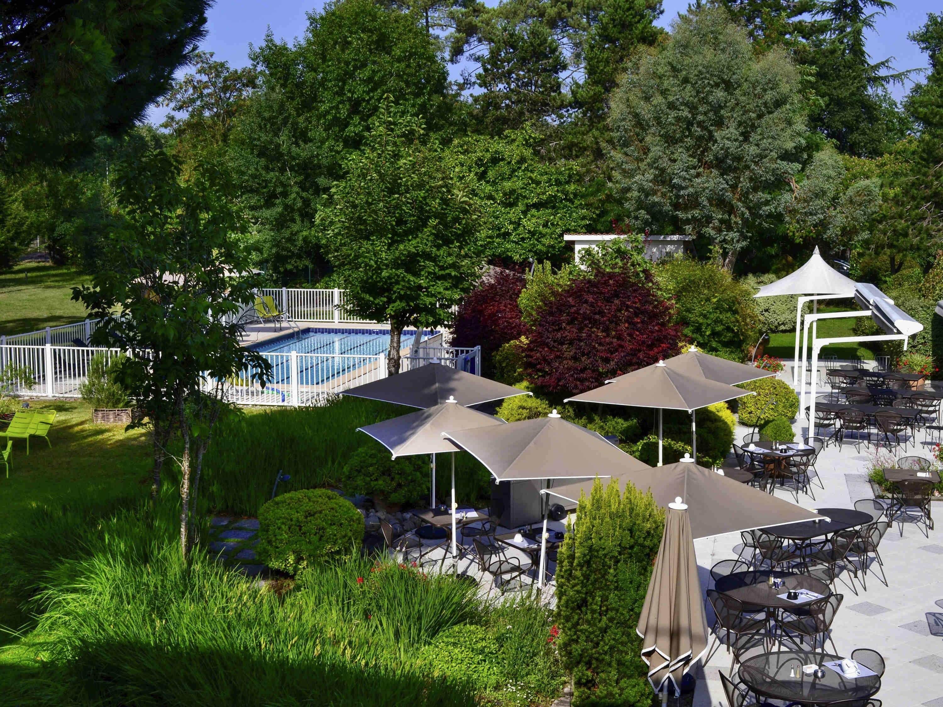 Frühstück, Mittagessen, Abendessen, Blick auf den Pool 