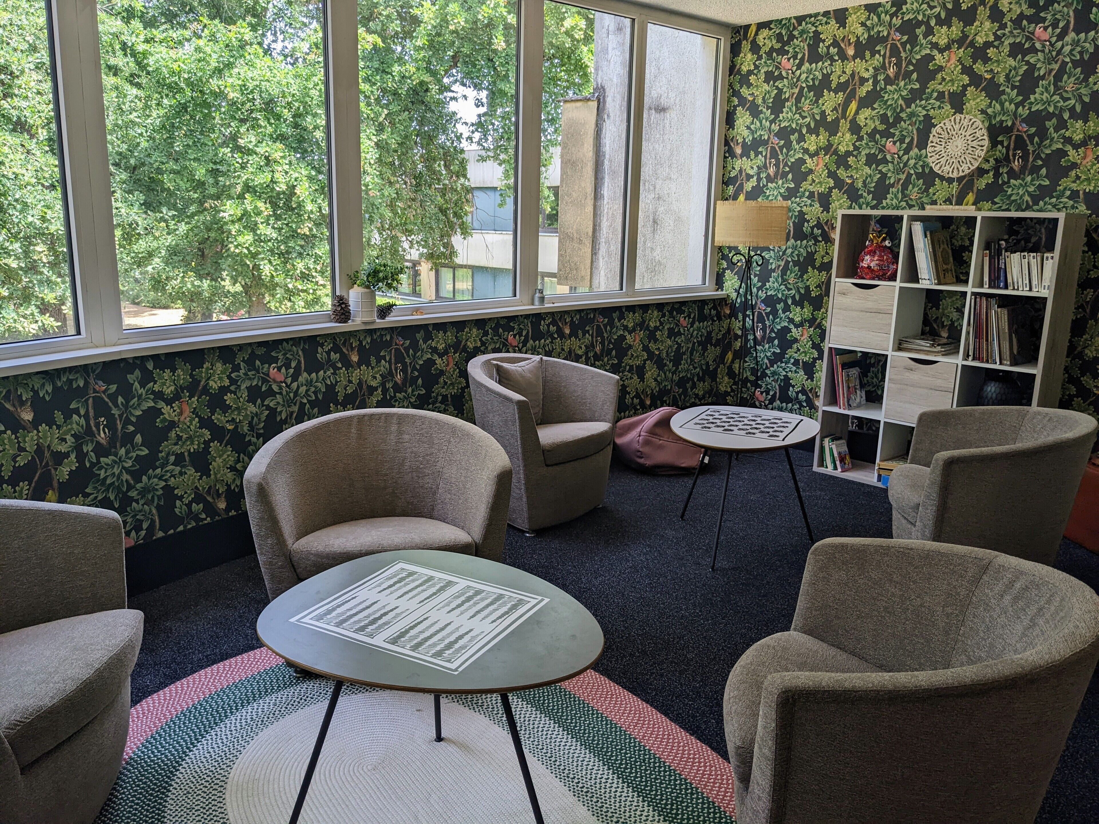 flat-screen tv, offices