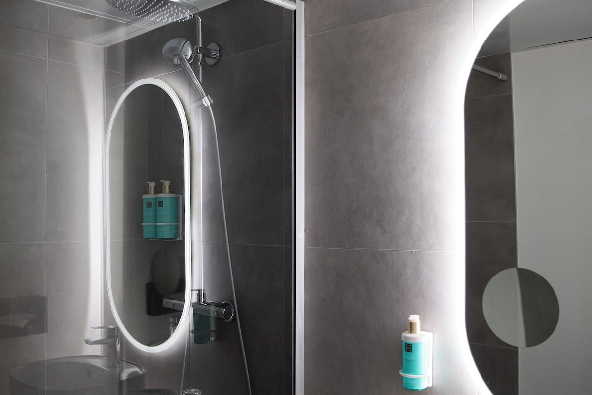 superior room, 1 double bed | bathroom | eco-friendly toiletries, hair dryer, slippers, towels