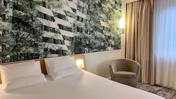 Premium bedding, in-room safe, desk, laptop workspace