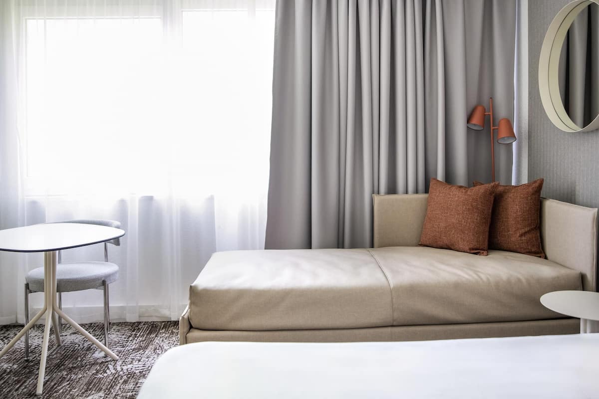 Premium bedding, in-room safe, desk, laptop workspace