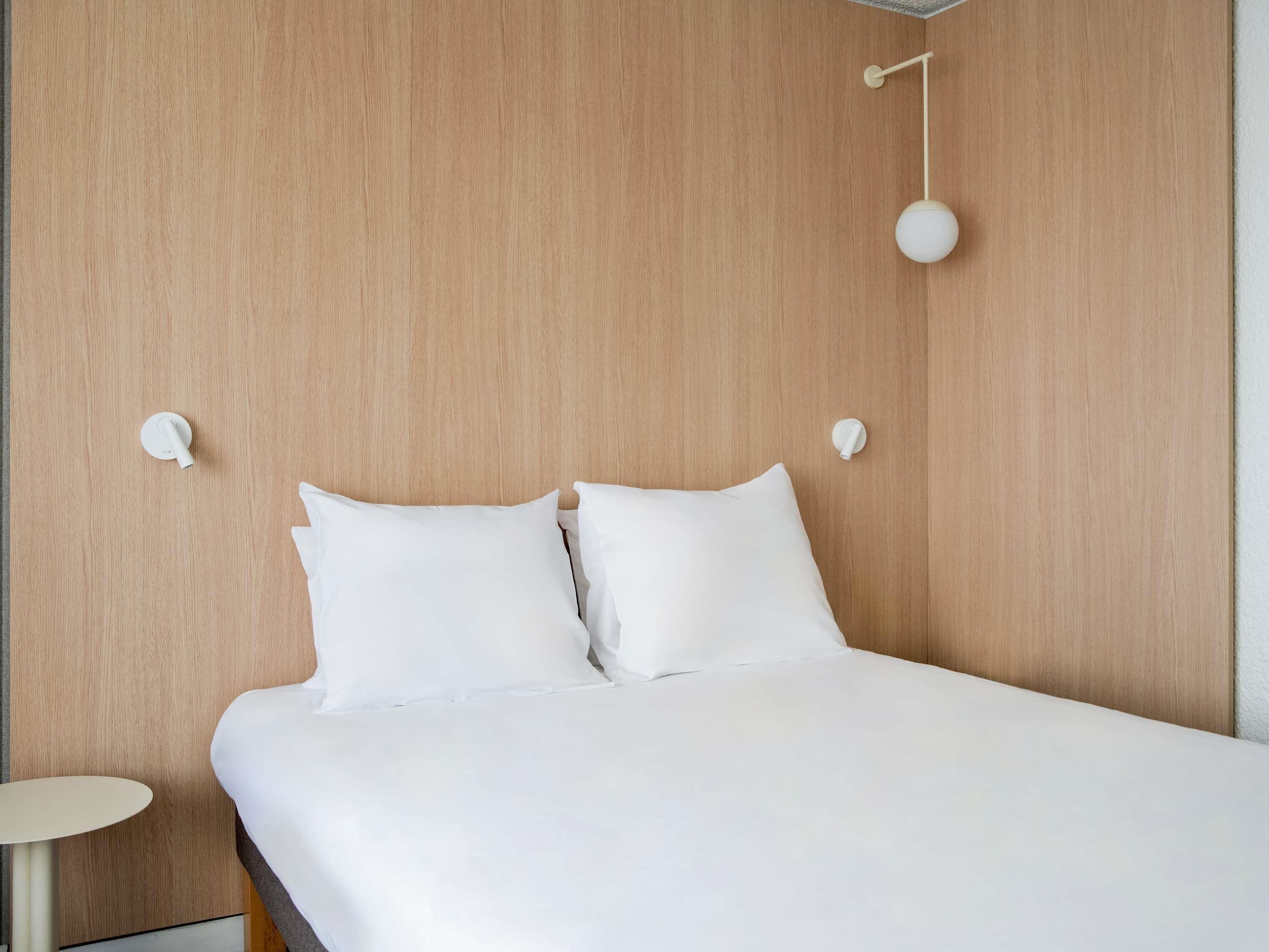 Habitación superior, 1 cama doble | Ropa de cama de alta calidad, caja fuerte, escritorio