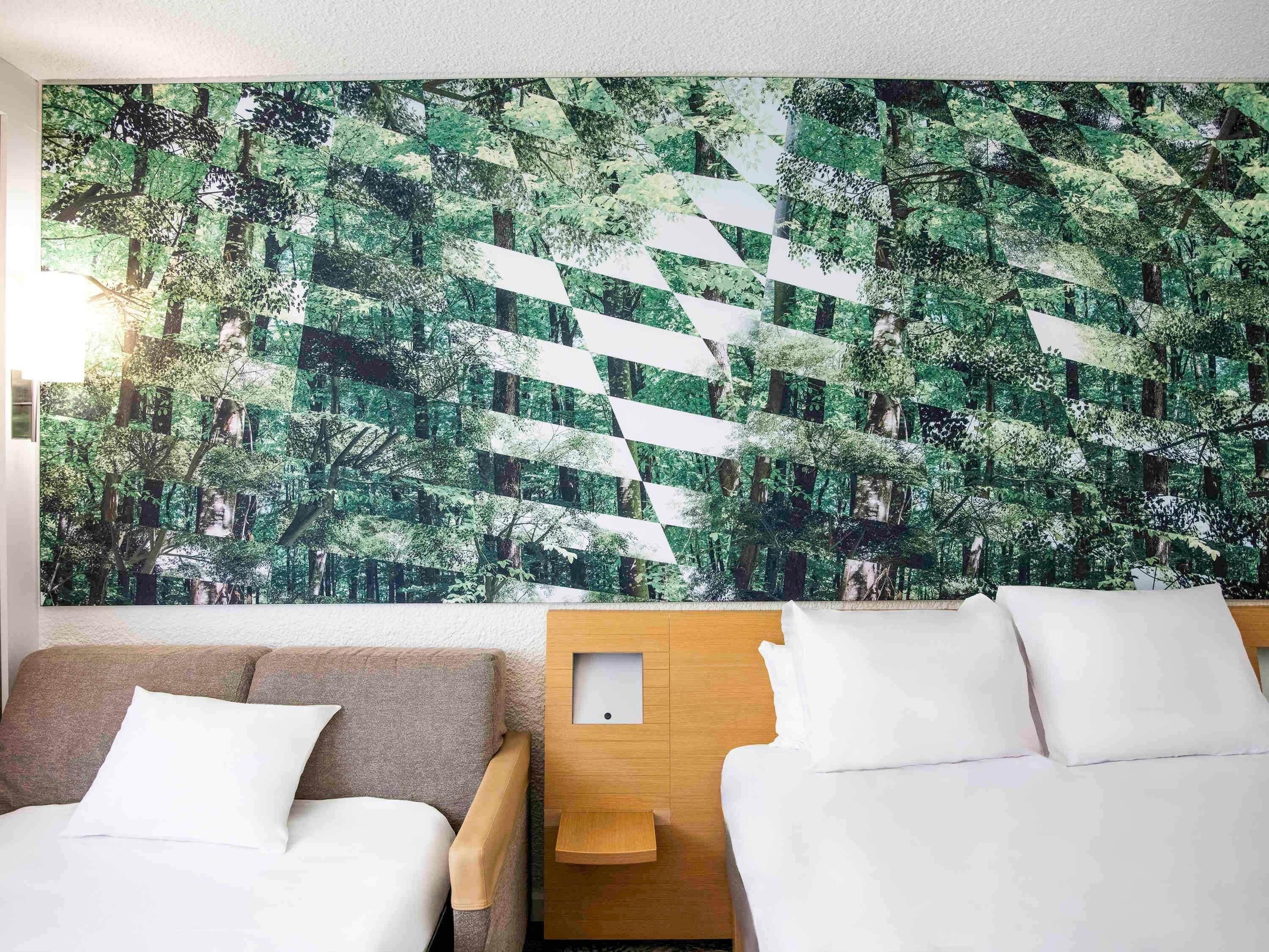 经典客房, 1 张双人床和 1 张沙发床, 花园景观 | 高档床上用品、客房内保险箱、办公桌、笔记本电脑工作区