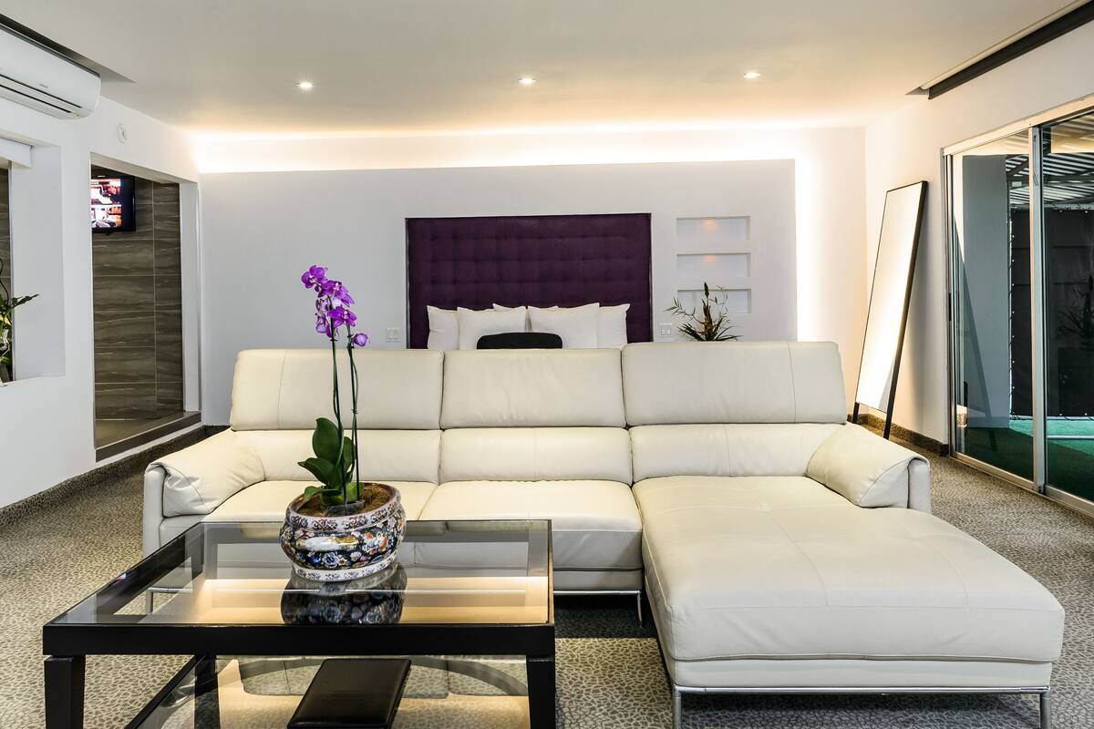 42-inch flat-screen tv with cable channels, tv, ipod dock