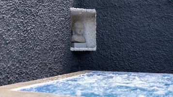 Piscine extérieure, cabanons gratuits, parasols de plage