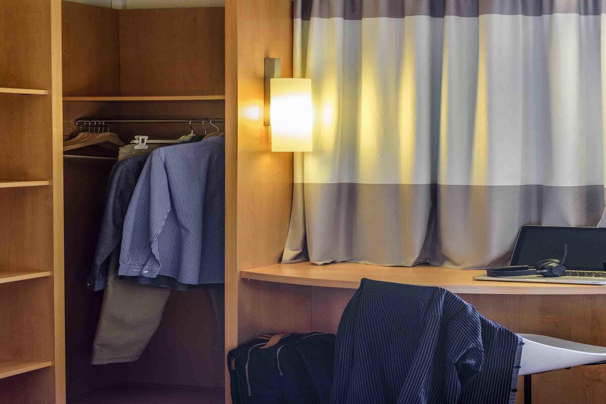 Room, 1 Double Bed | In-room safe, desk, soundproofing, iron/ironing board (on request)