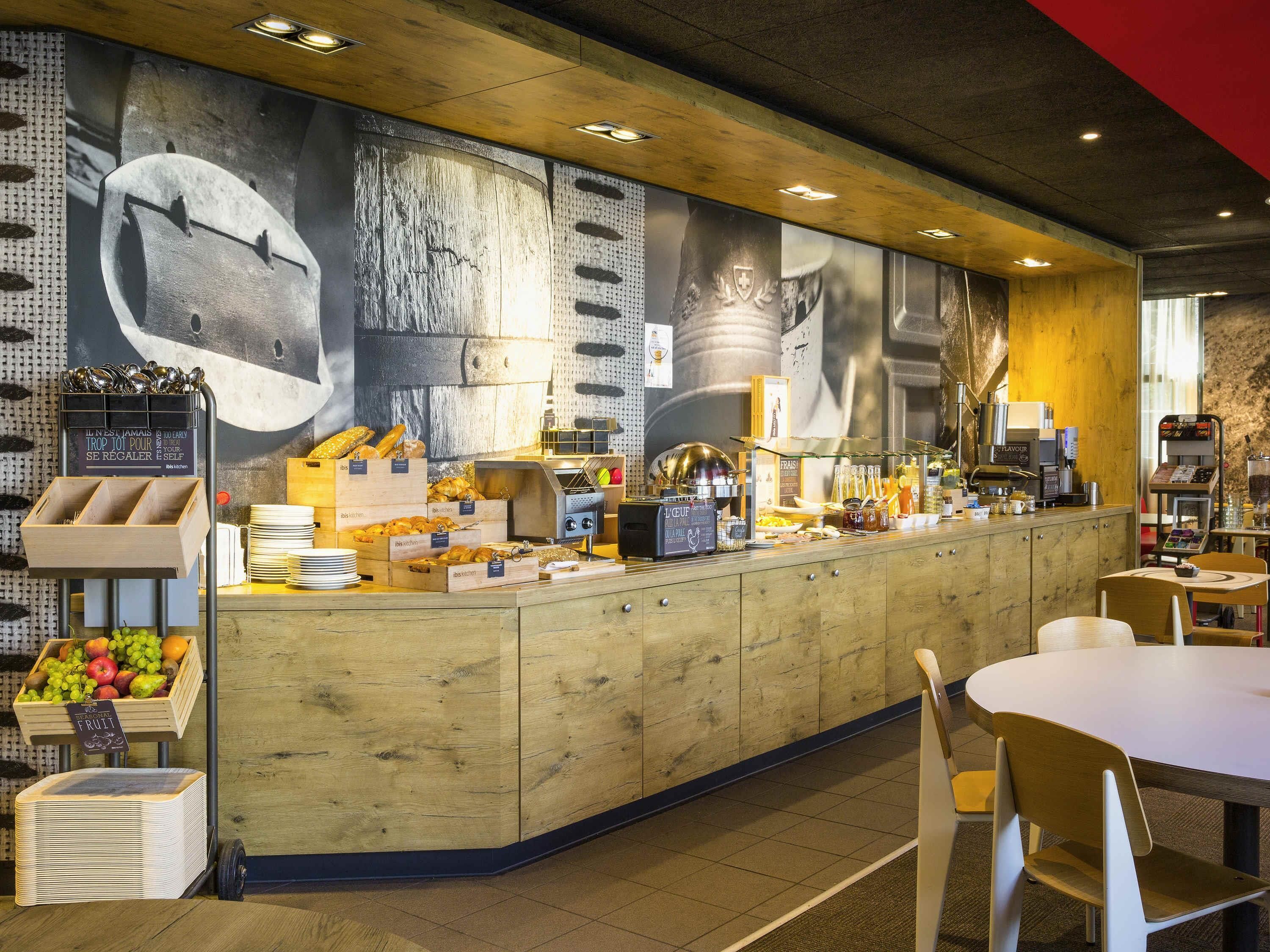 Buffet breakfast on weekdays (CHF 19 per person)