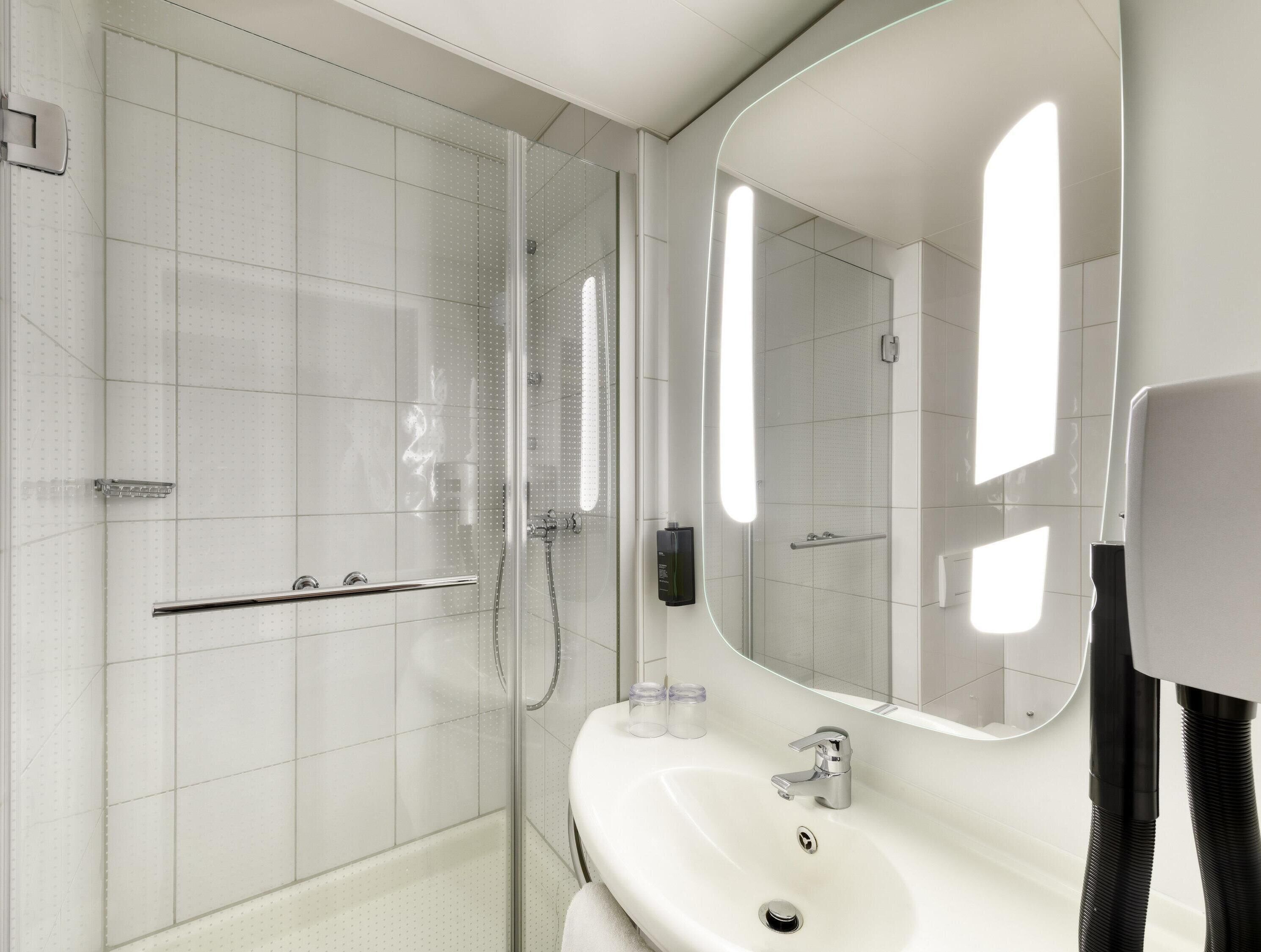 Twin Room, 2 Twin Beds | In-room safe, desk, soundproofing, iron/ironing board