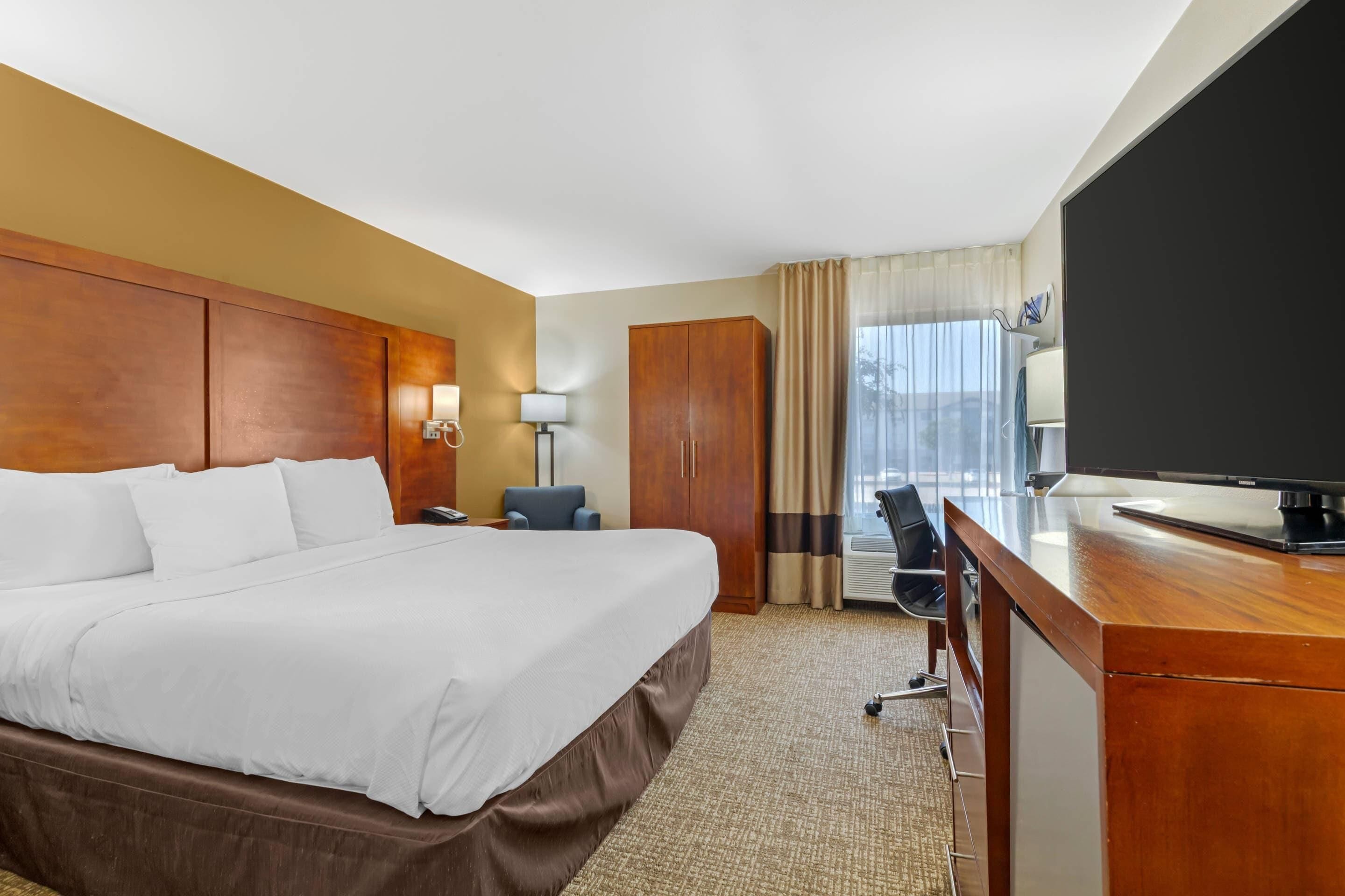 room, 1 king bed, accessible, non smoking | desk, blackout curtains, iron/ironing board, free cots/infant beds