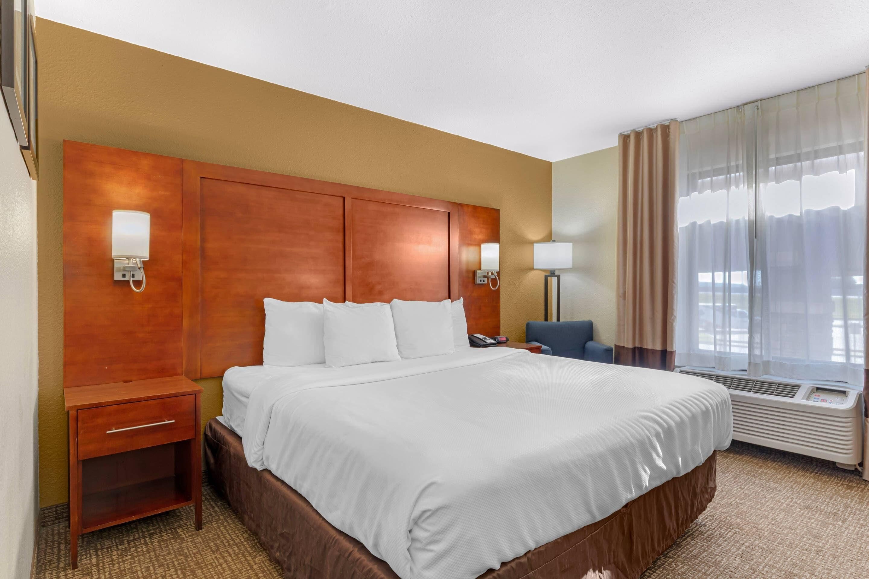 1 king bed, nonsmoking | desk, blackout curtains, iron/ironing board, free cots/infant beds