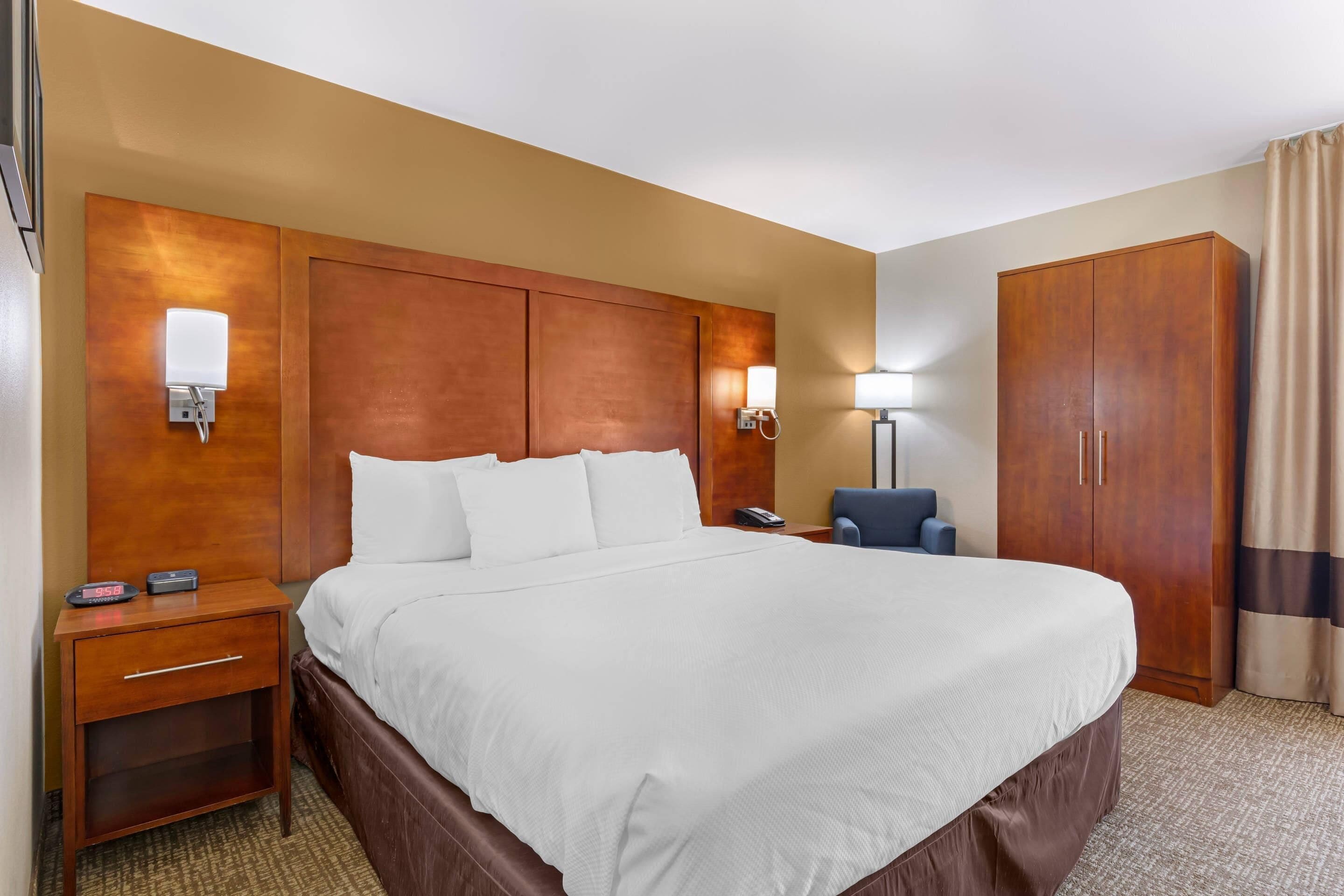 room, 1 king bed, accessible, non smoking | desk, blackout curtains, iron/ironing board, free cots/infant beds