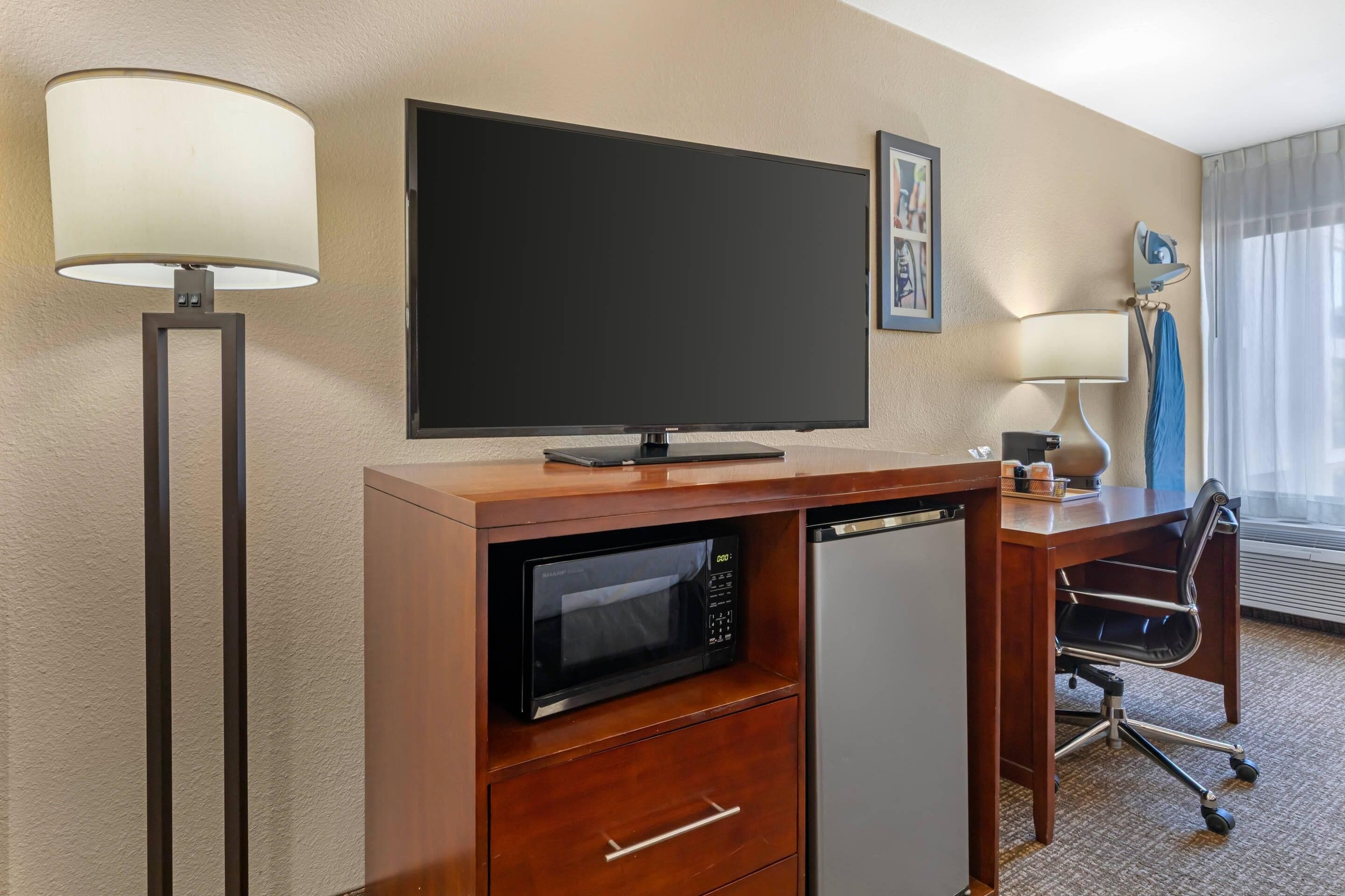 standard room, 1 king bed with sofa bed, non smoking | desk, blackout curtains, iron/ironing board, free cots/infant beds