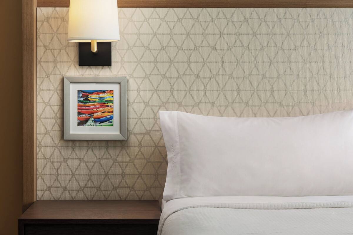 Premium bedding, in-room safe, desk, iron/ironing board