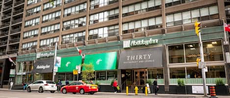 A multi-story building with a Holiday Inn and a restaurant named Thirty.