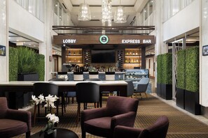 저녁 식사 및 해피아워 제공