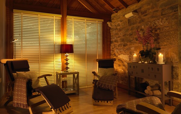 Sauna, hot tub, steam room, body treatments, aromatherapy, body wraps