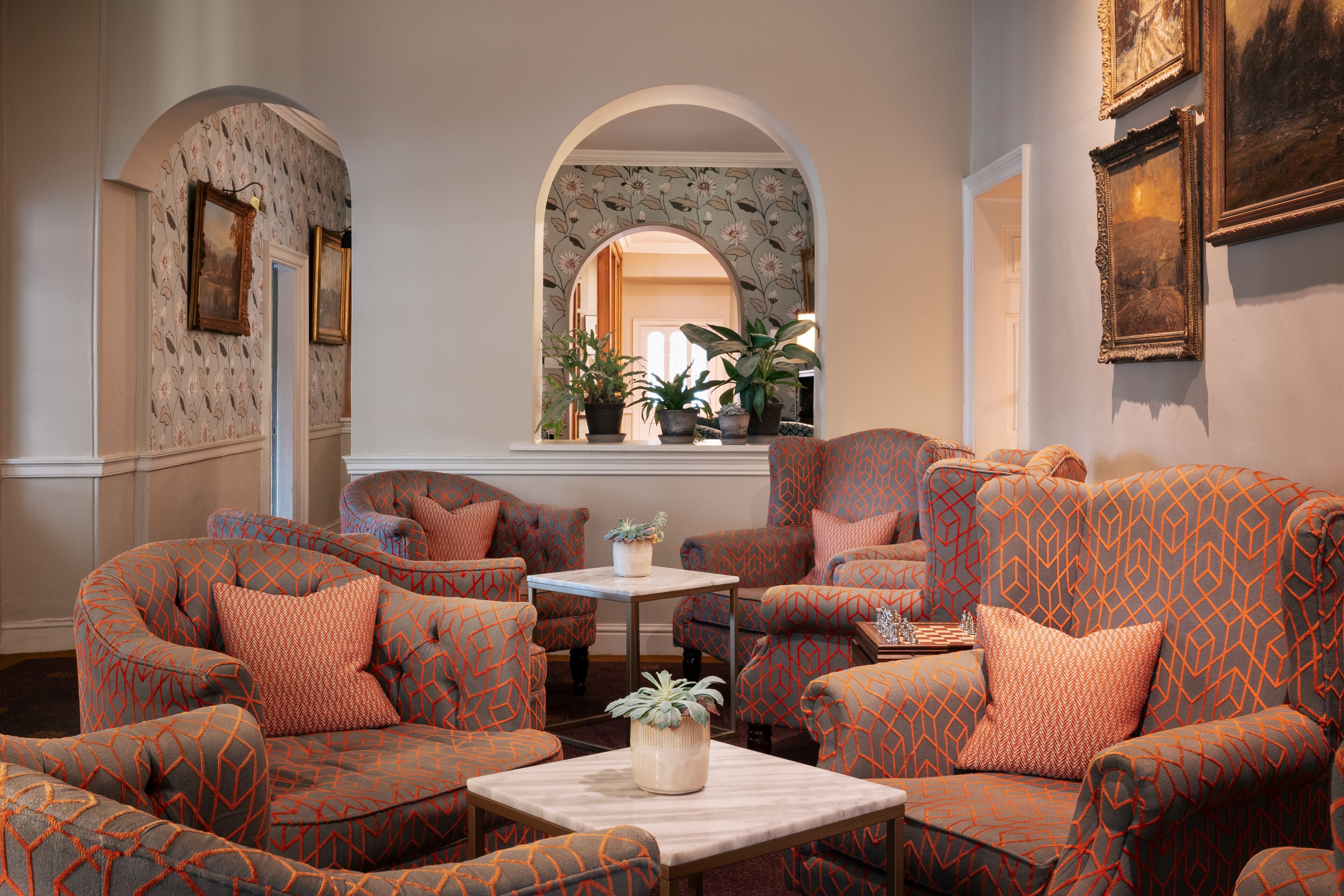 2 bars/lounges, poolside bar