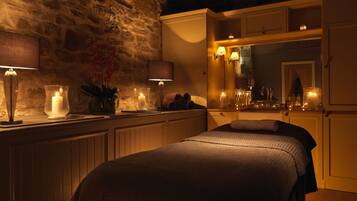 Sauna, hot tub, steam room, body treatments, aromatherapy, body wraps