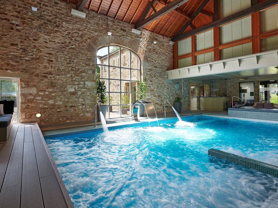 Indoor pool, pool loungers