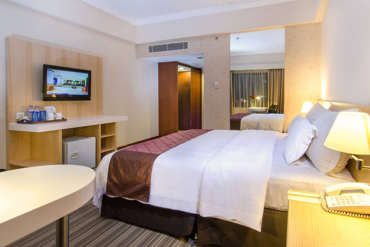 Phòng đơn Business (With 1 Single Bed) | Minibar, két bảo mật tại phòng, bàn, màn/rèm cản sáng 