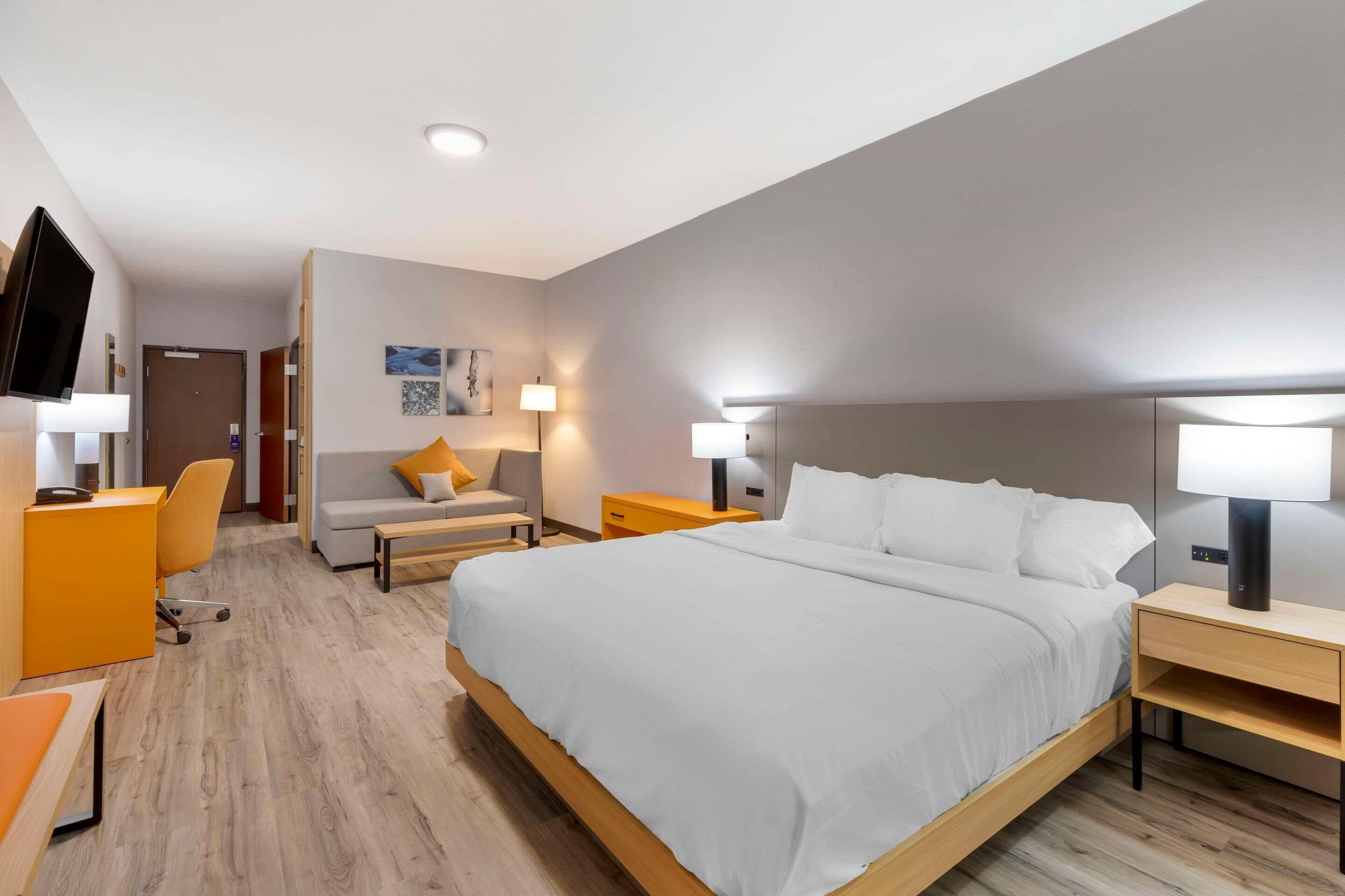 Desk, iron/ironing board, free WiFi, bed sheets