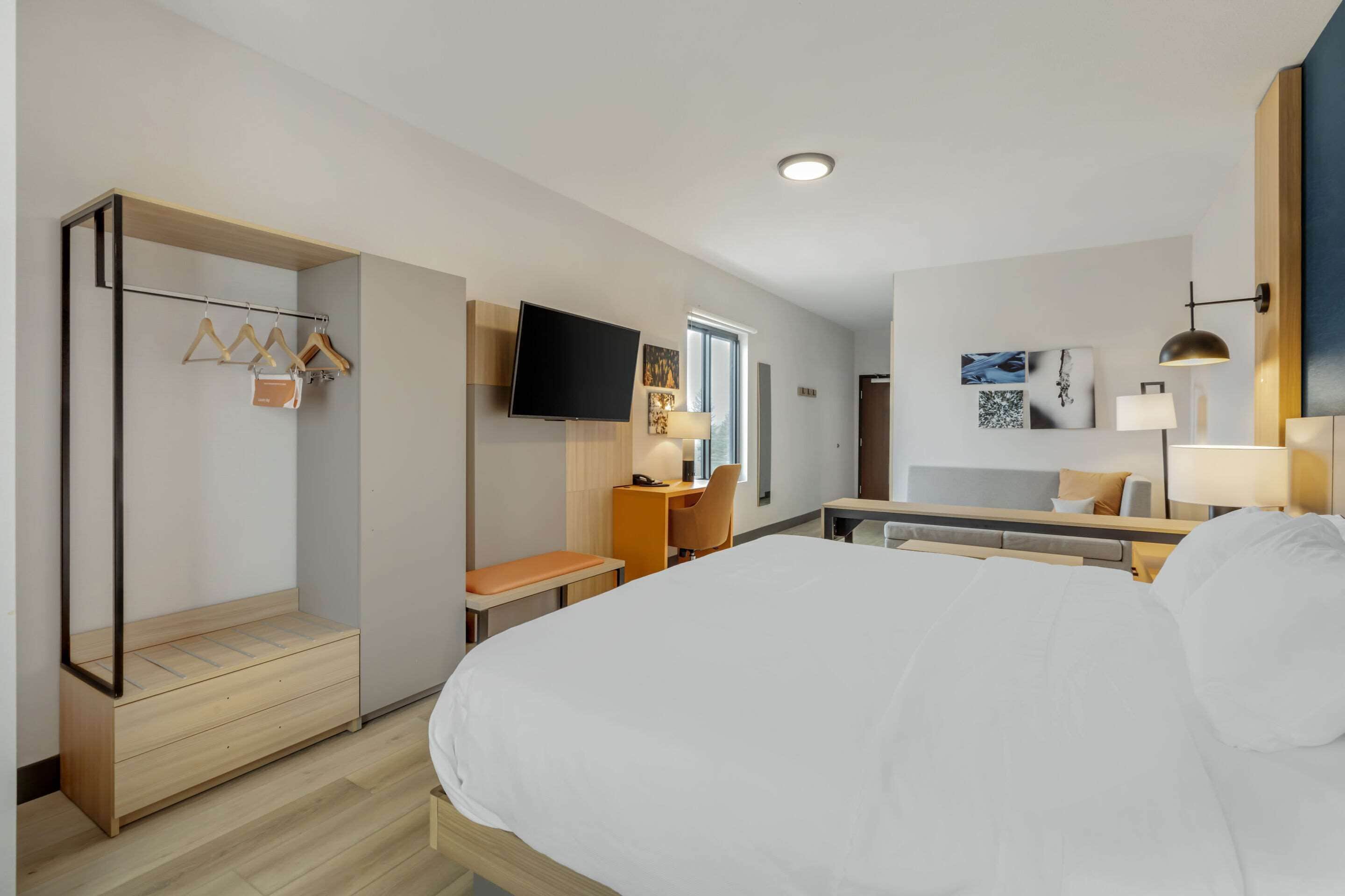 Desk, iron/ironing board, free WiFi, bed sheets