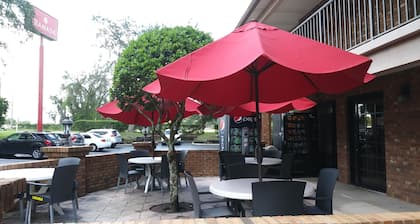 Ramada by Wyndham Temple Terrace/Tampa North