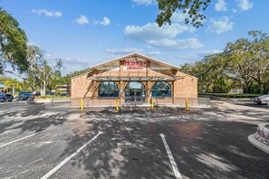 Exterior - Ramada by Wyndham Temple Terrace/Tampa North (Tampa)