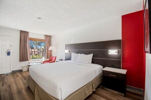 Pillow-top beds, in-room safe, desk, iron/ironing board - Ramada by Wyndham Temple Terrace/Tampa North (Tampa)
