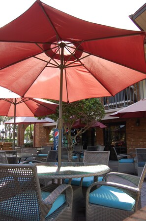 Terrace/patio - Ramada by Wyndham Temple Terrace/Tampa North (Tampa)