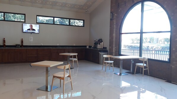 Free daily continental breakfast - Ramada by Wyndham Temple Terrace/Tampa North (Tampa)