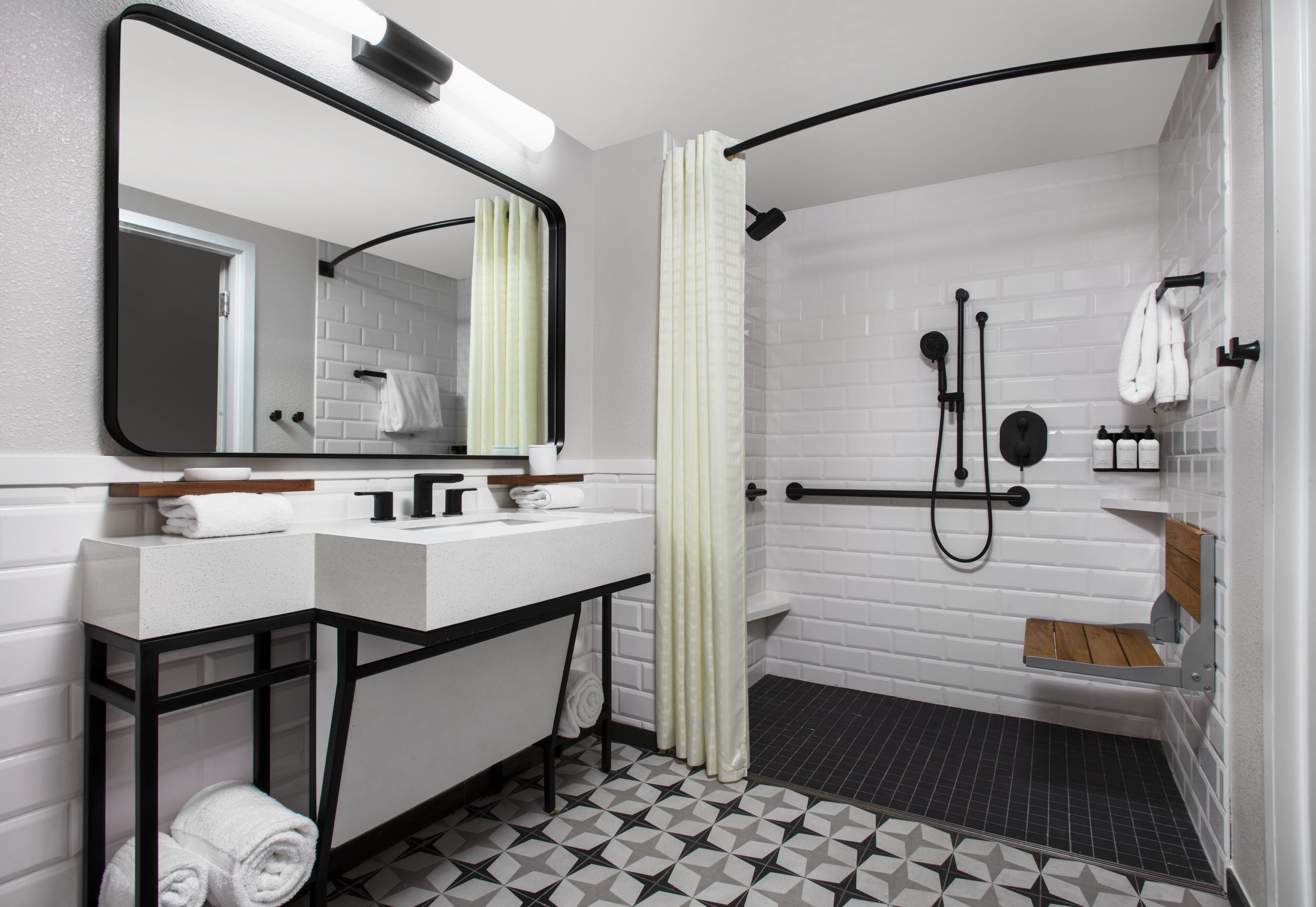 room, 1 king bed, accessible | bathroom | combined shower/bathtub, designer toiletries, hair dryer, towels